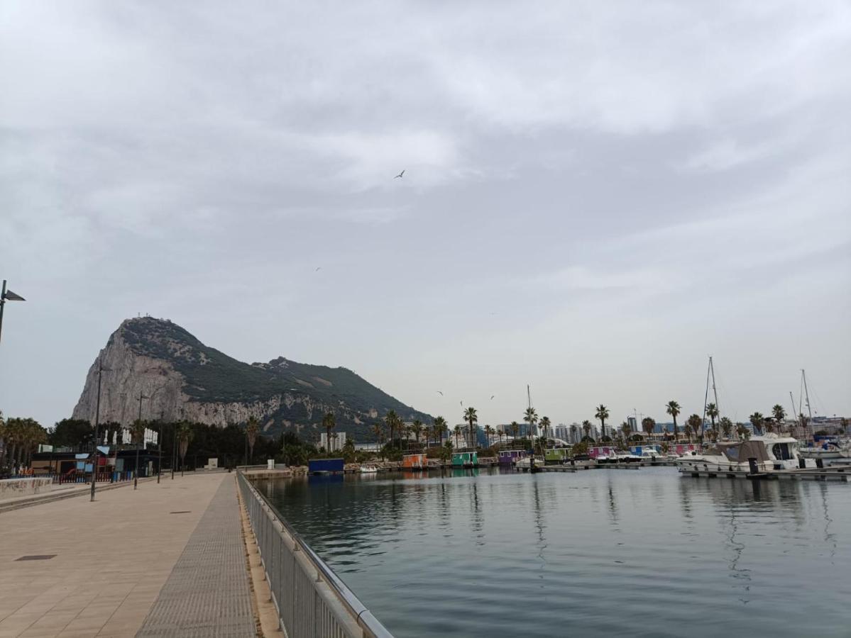 Vistas A 3 Paises Y 2 Continentes 1º Linea De Playa A 5 Minutos De Gibraltar Apartamento La Línea de la Concepción Exterior foto